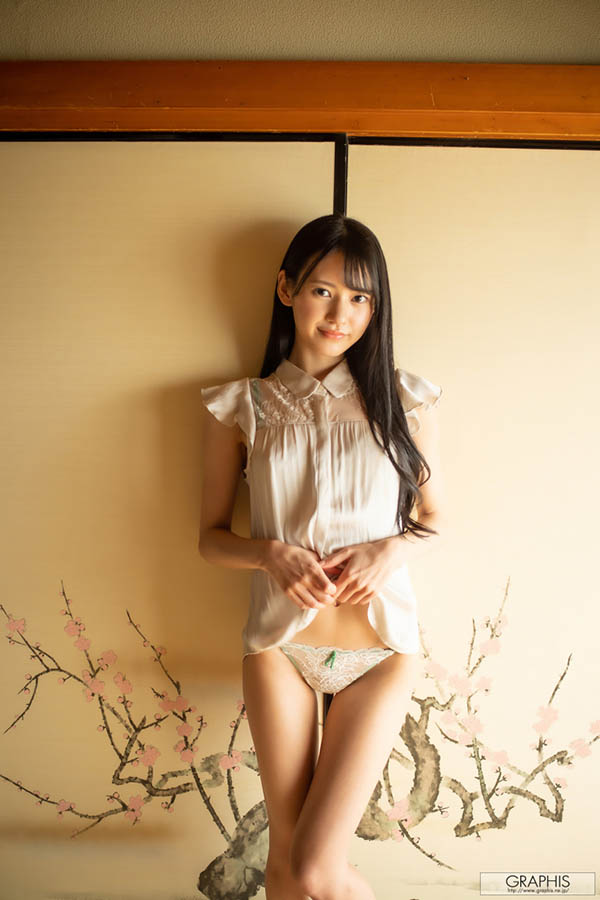 凉森れむ，艾薇界的特别人物