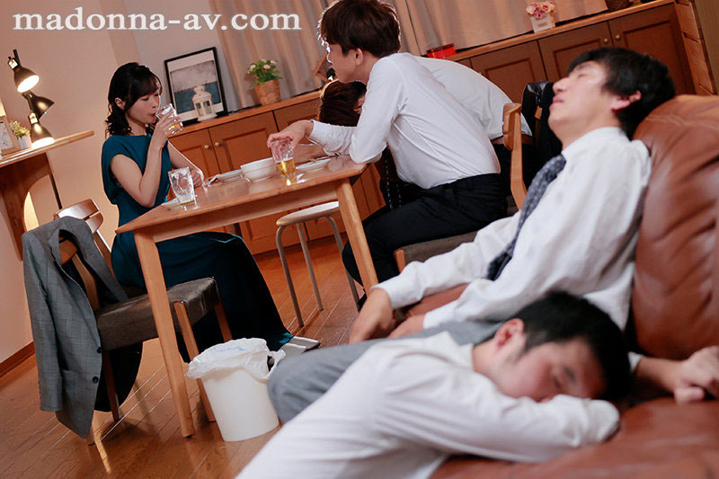 「热吻下的失控」系列品番作品推荐介绍及预览-三图集