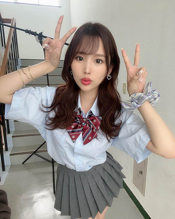 细腰巨乳学生妹《新井里真》精选品番作品推荐介绍及预览